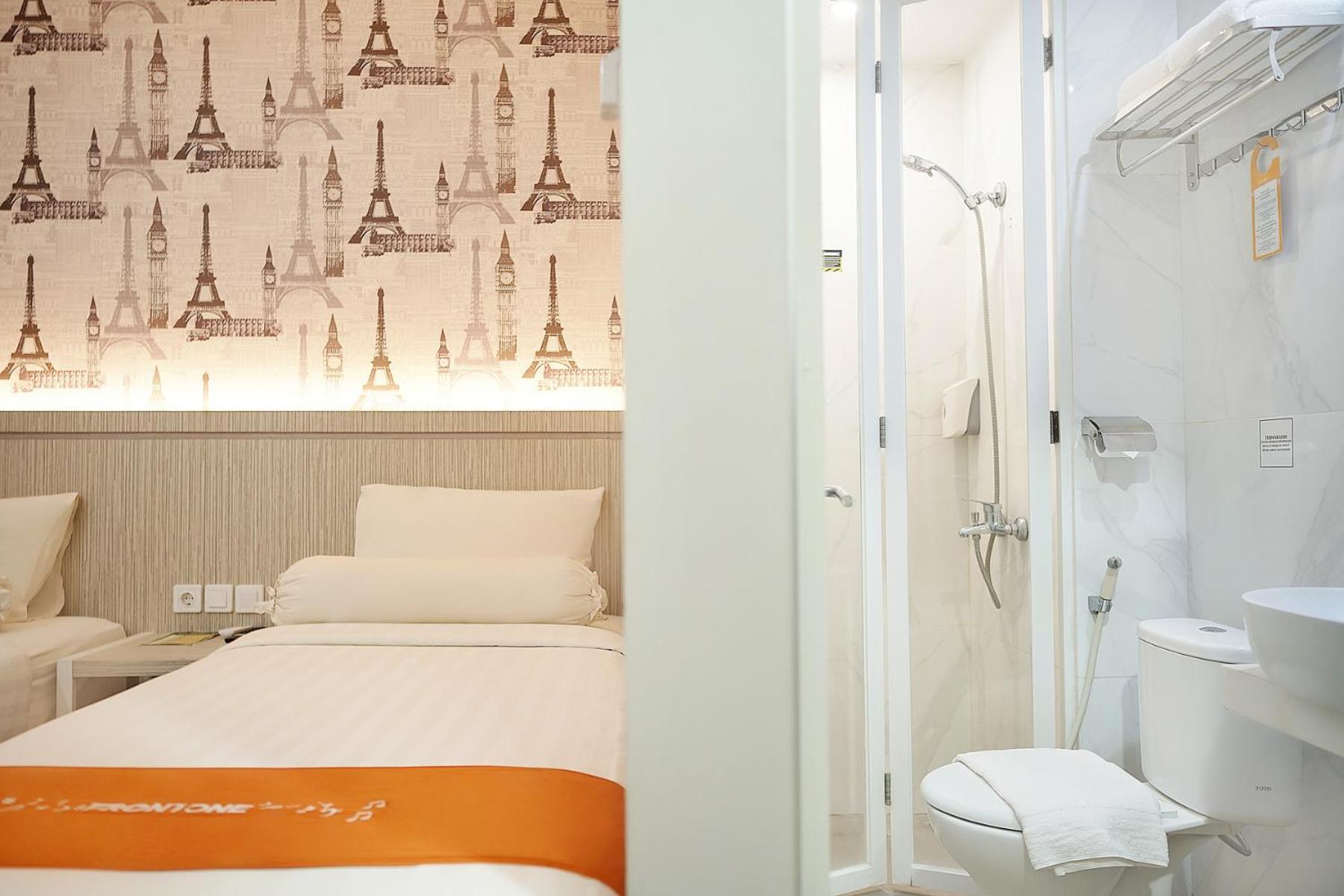 Front One Hotel Sragen Eksteriør billede
