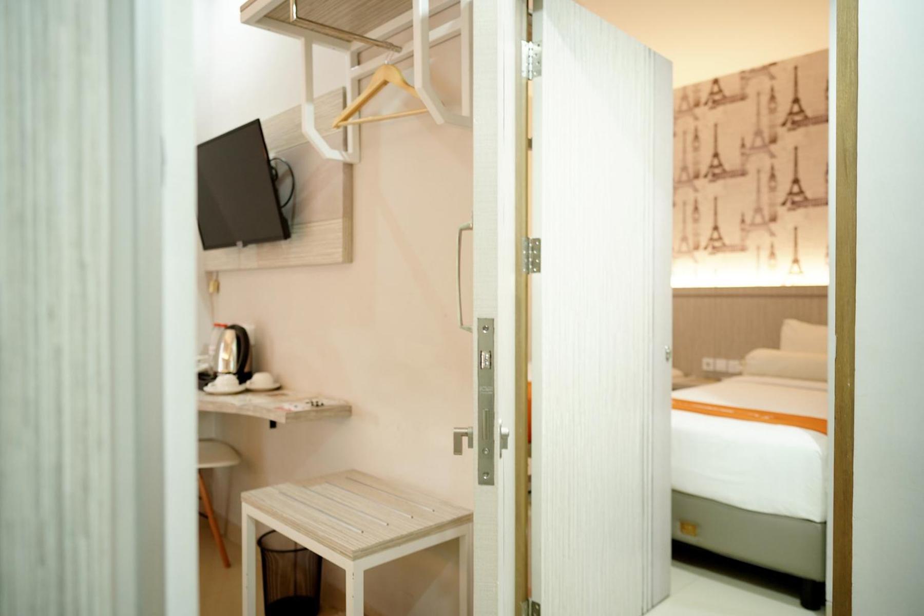 Front One Hotel Sragen Eksteriør billede