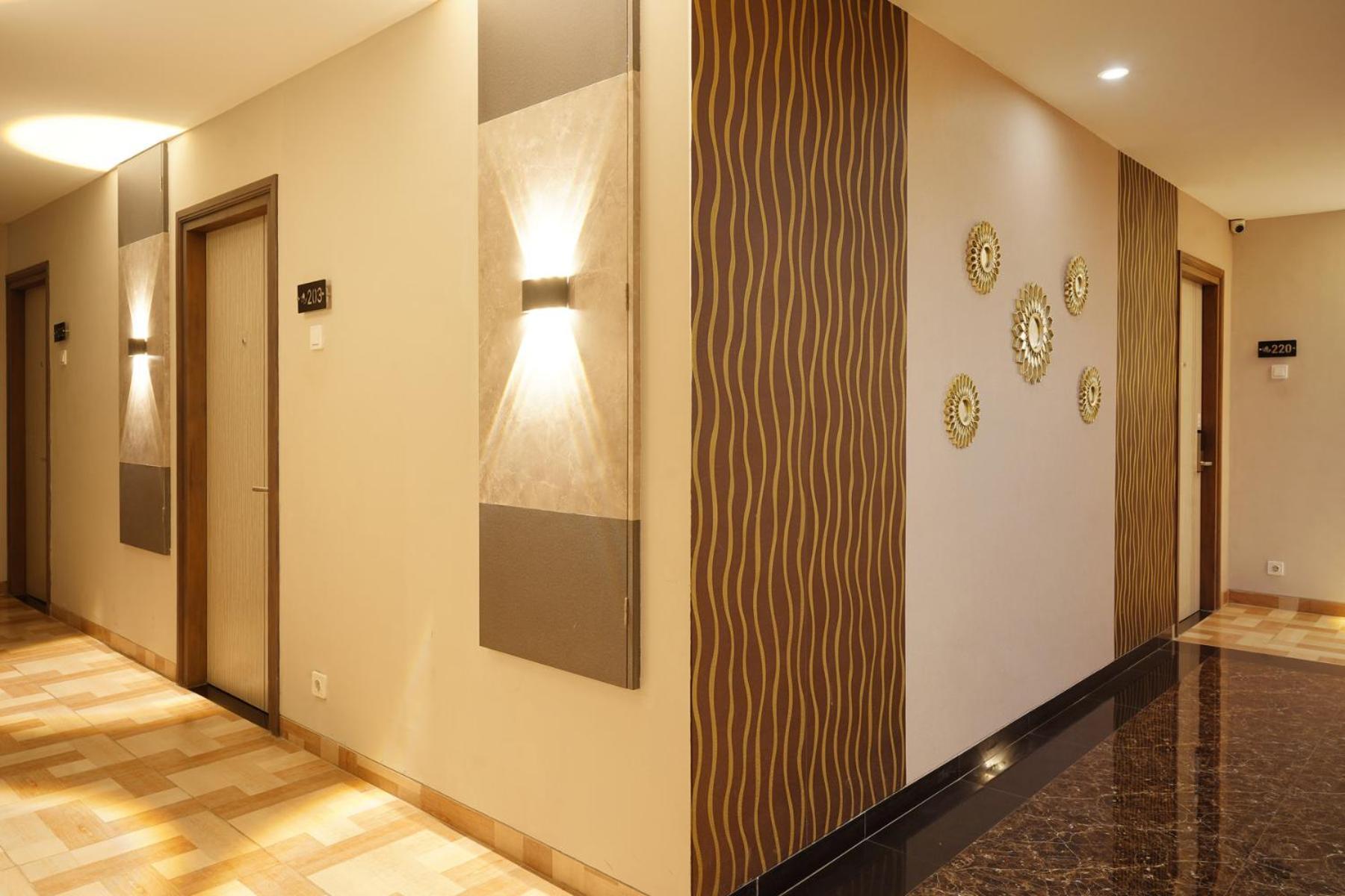 Front One Hotel Sragen Eksteriør billede