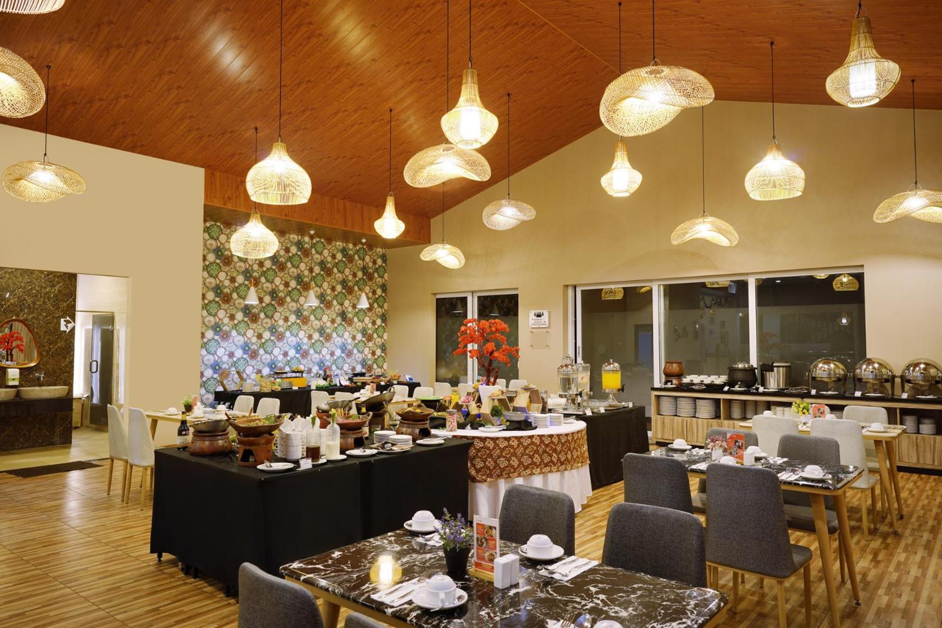 Front One Hotel Sragen Eksteriør billede